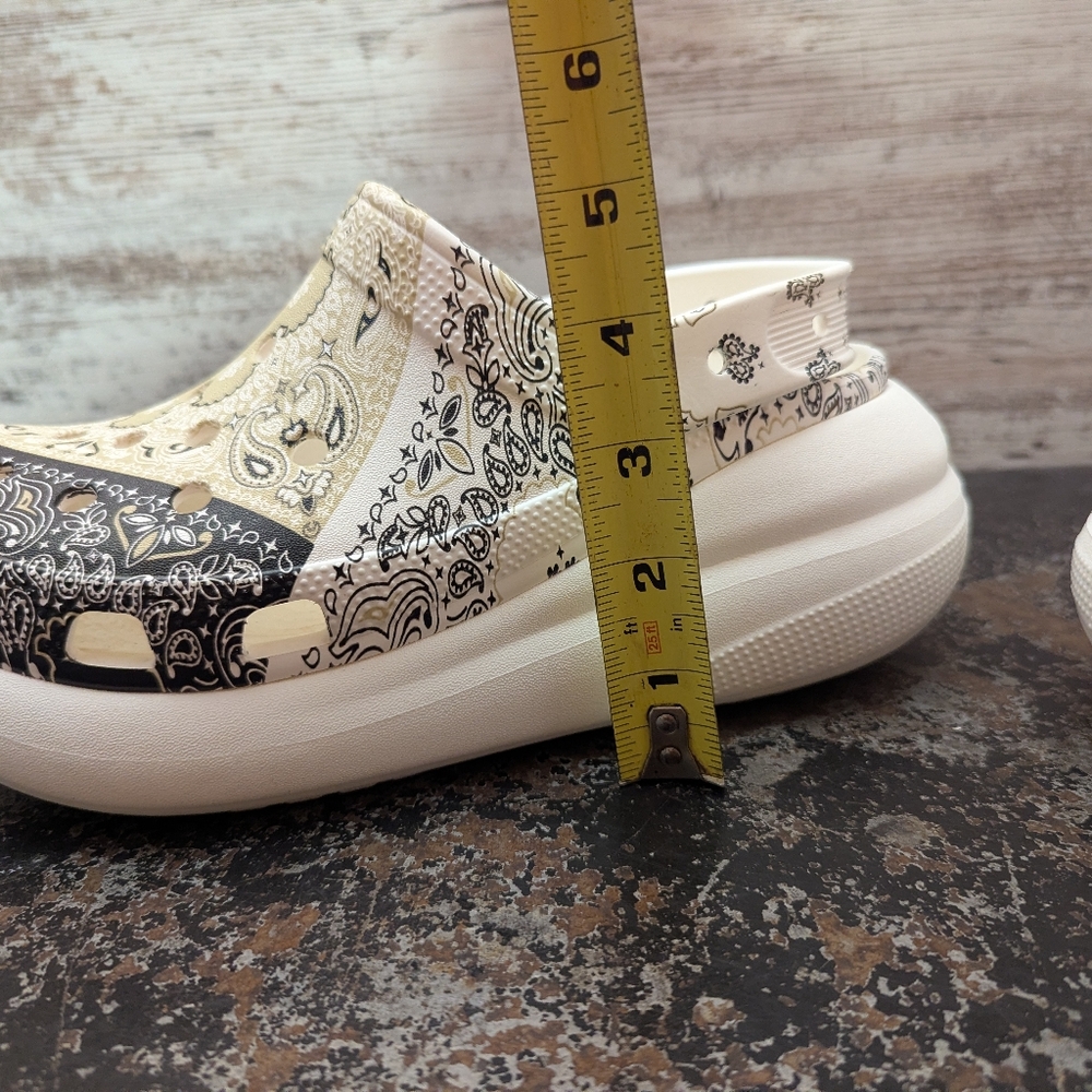 Womens Crocs Classic Crush Platform Clog Shoes Sz 8 Used Bandana Print 208119 - Picture 10 of 10